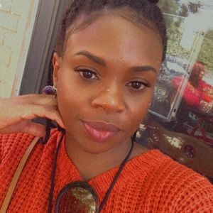 Meet your Posher, Dee